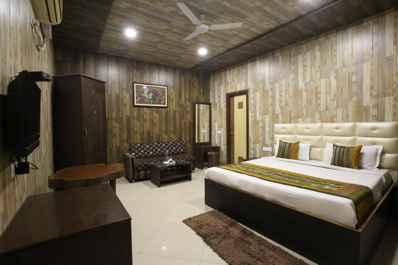 Hotel Hk Continental Амритсар Экстерьер фото