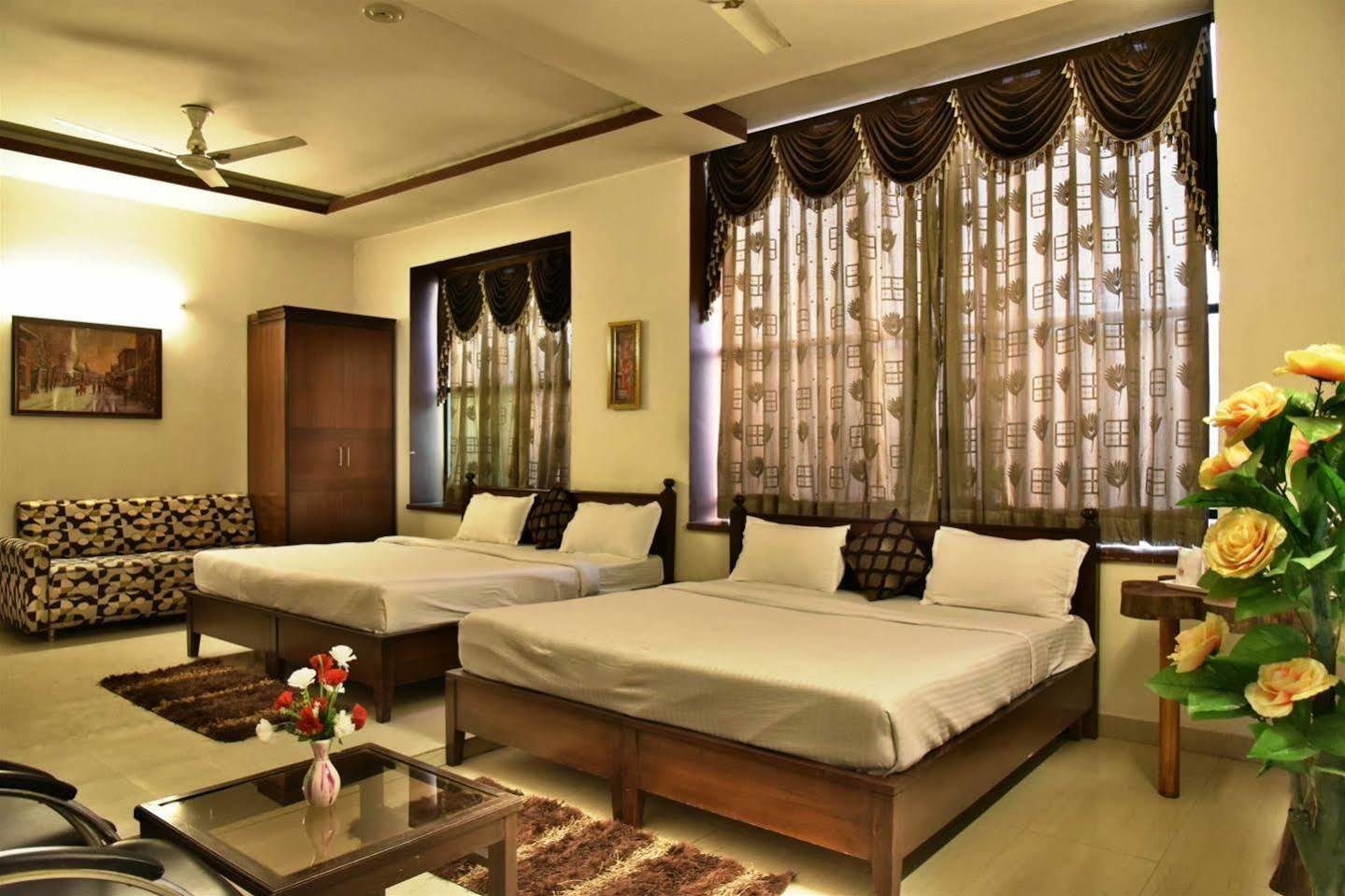 Hotel Hk Continental Амритсар Экстерьер фото