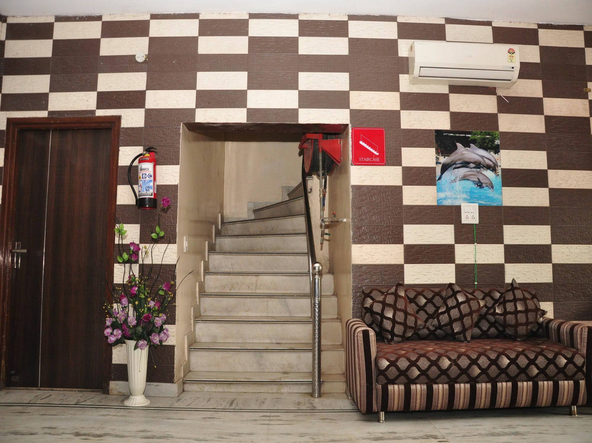 Hotel Hk Continental Амритсар Экстерьер фото